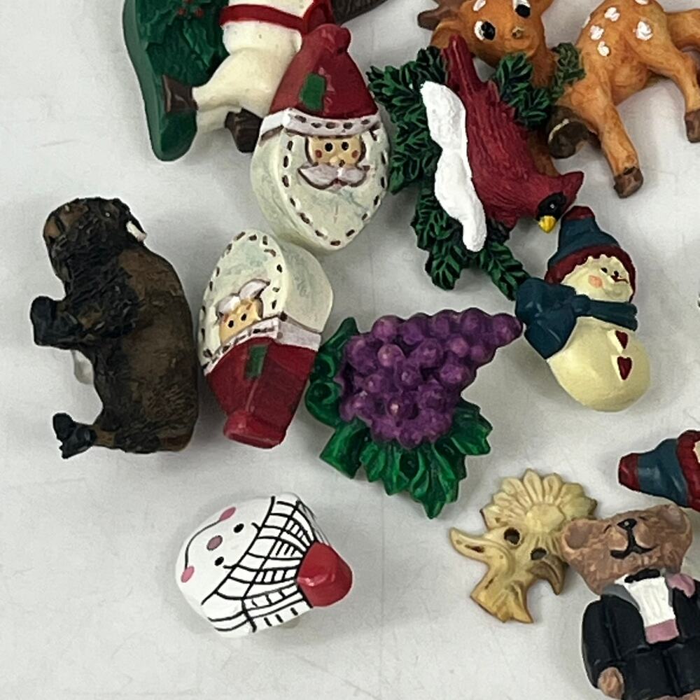 Lot 25+ Painted Wooden Novelty Buttons Christmas Animals Santa Snowman Shapes - Picture 3 of 9